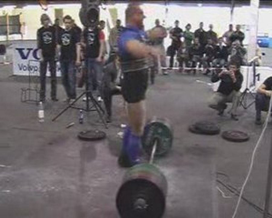 Konstantin Konstantinov perform a 430kg deadlift