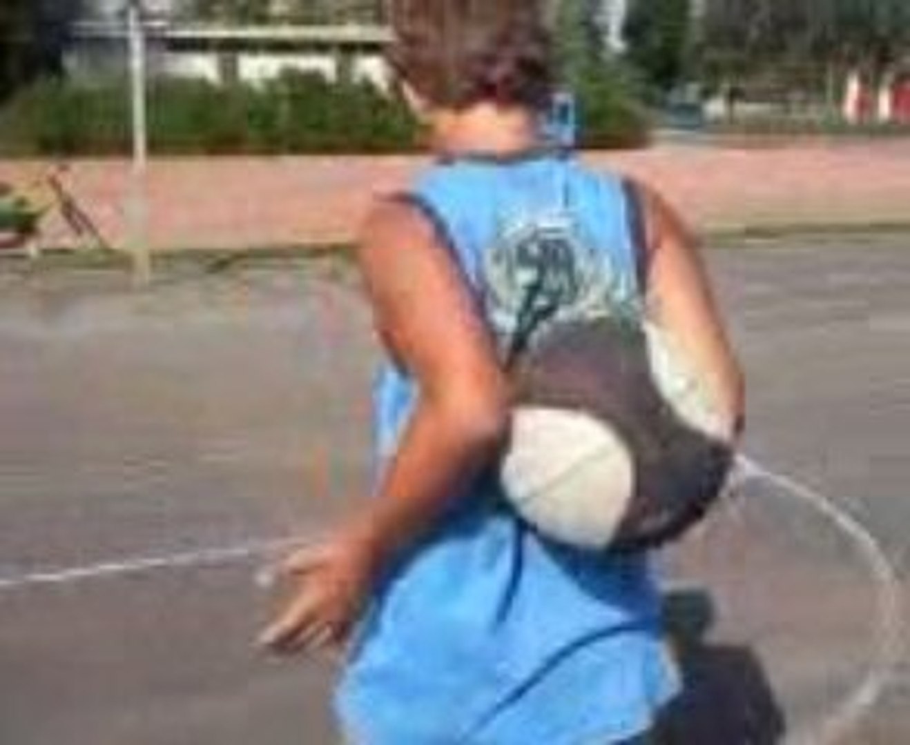 ⁣play basketball