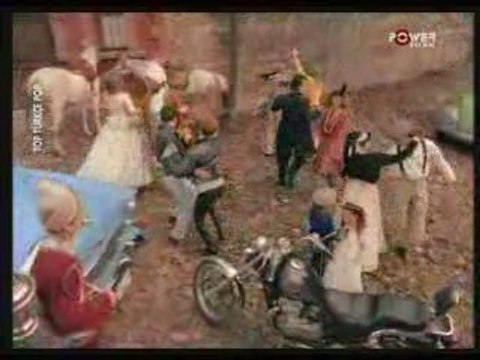 Demet Sağıroğlu - Arnavut Kaldırımı