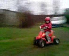 tibo en quad : drift dans la boue