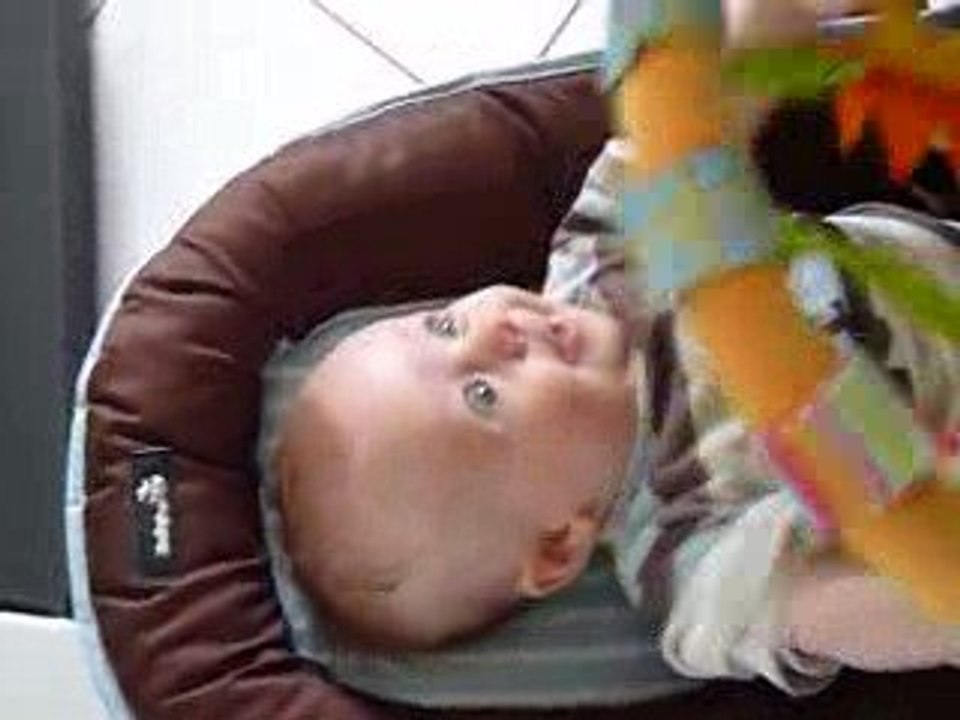 Eliott explose de rire