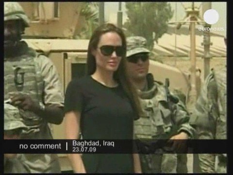 Angélina Jolie rend visite aux troupes américaines en Irak