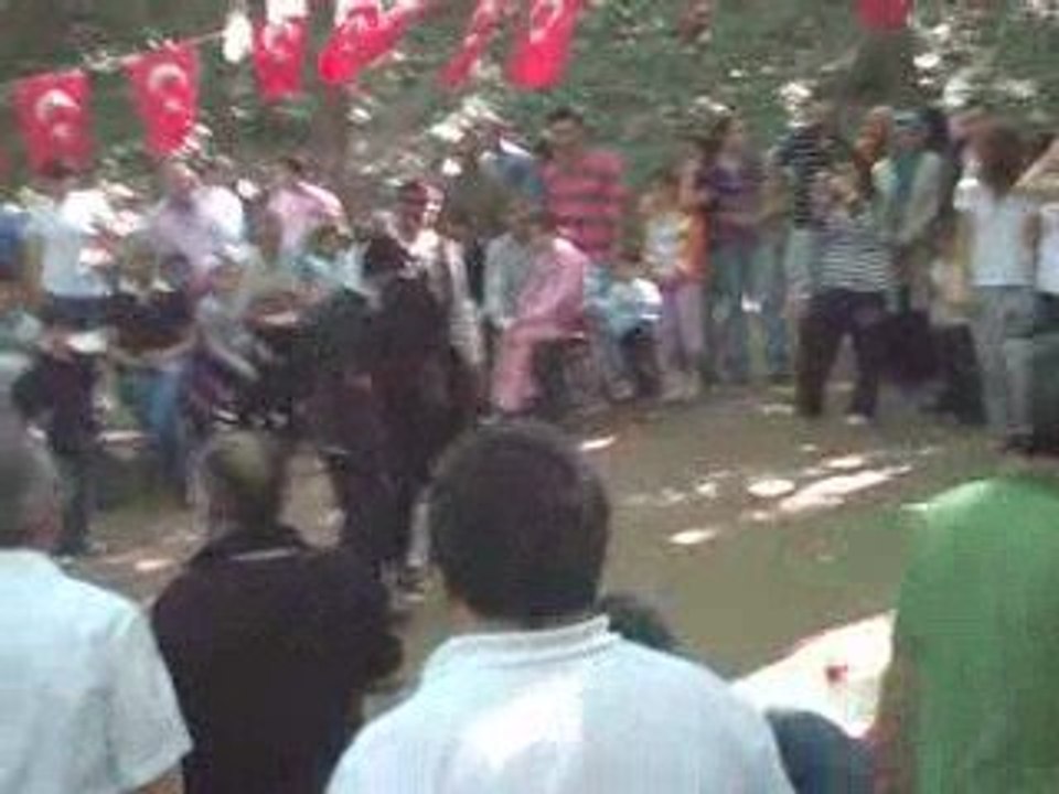 ŞEREF ABİ İLE UĞUR  KARŞILIKLI OYNUYOR