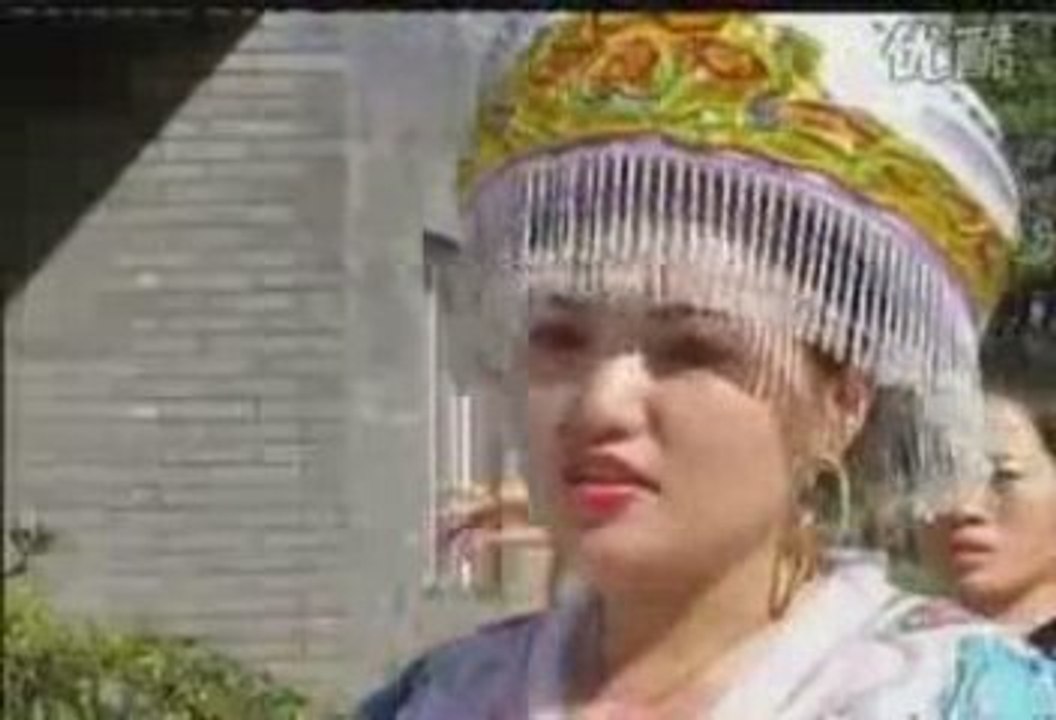 王丽金包银 Lig Vaj: Koj Saib Kuv Tsis Muaj Nqis