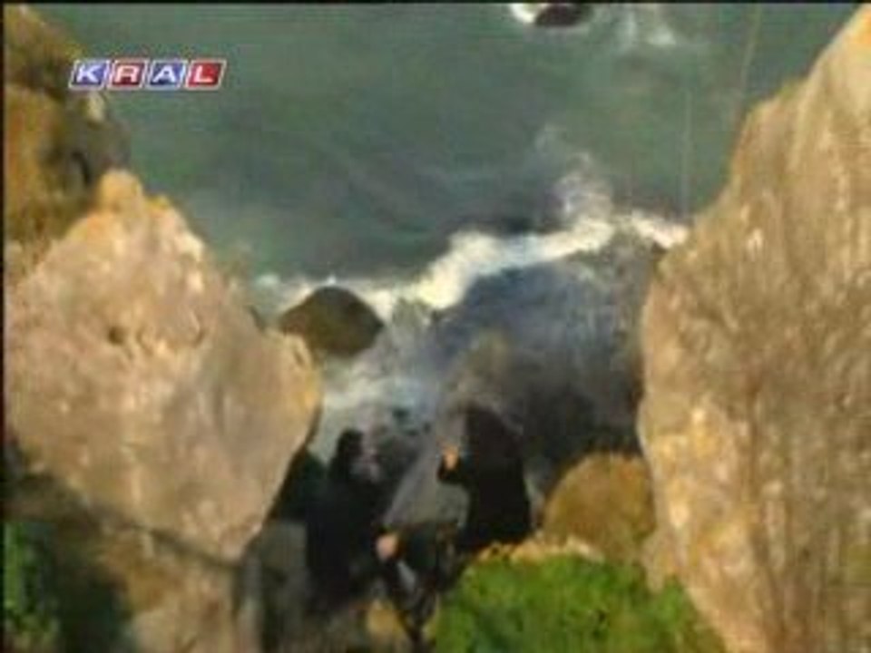 Ebru Yaşar - Bu Sahilde Yeni Klip 2009