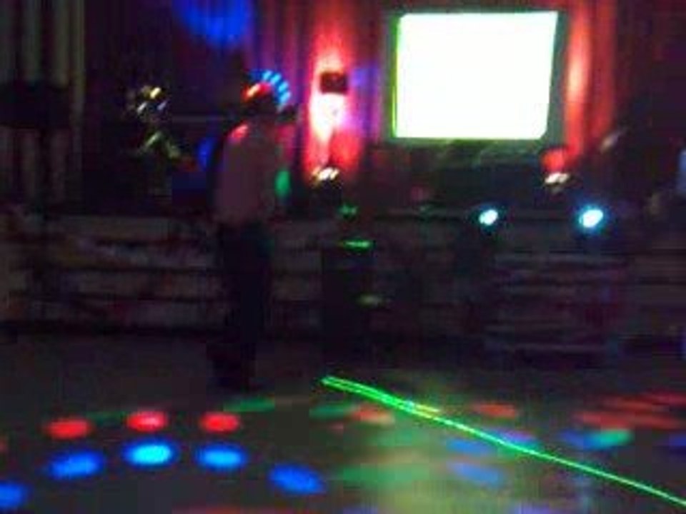 Régis danse de la tektonick