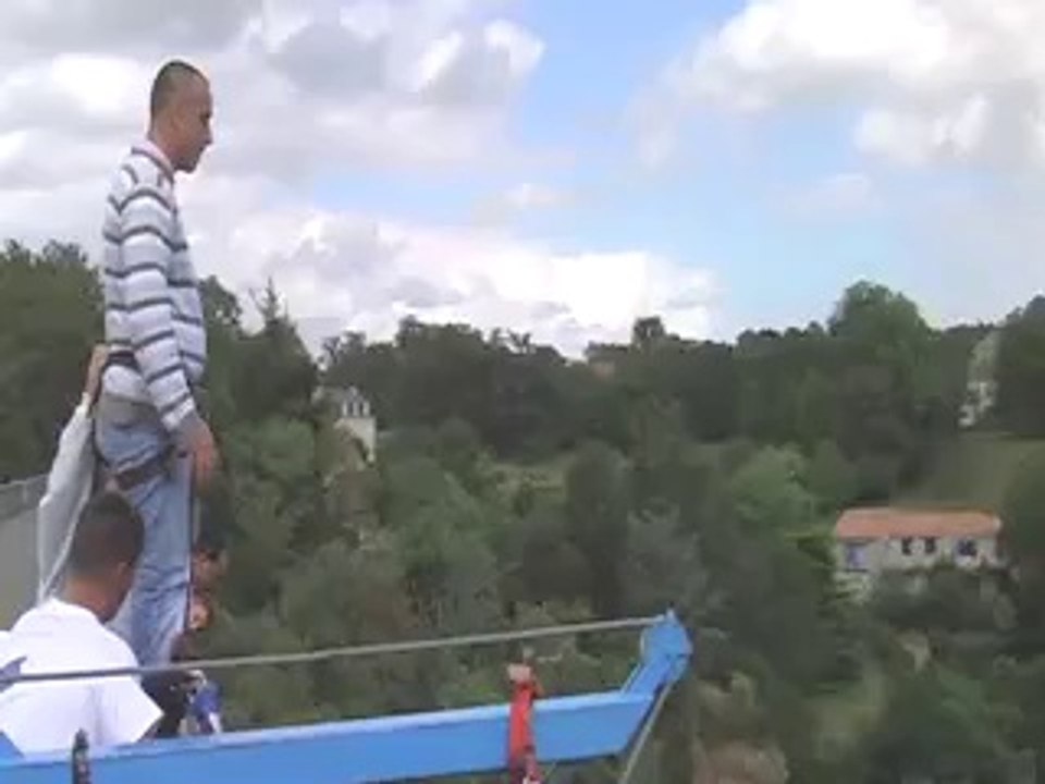 Saut à L'élastique au Viaduc De L'Isle Jourdain