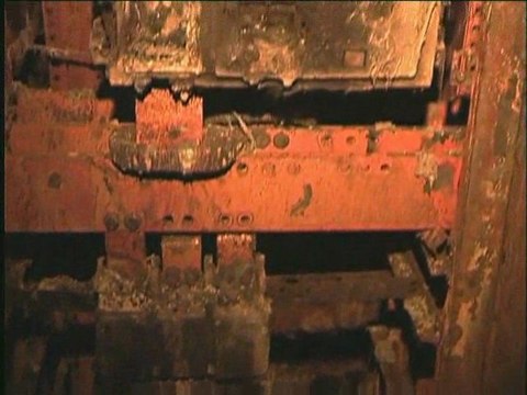 Le grand nettoyage après l'incendie (médiathèque-Troyes)