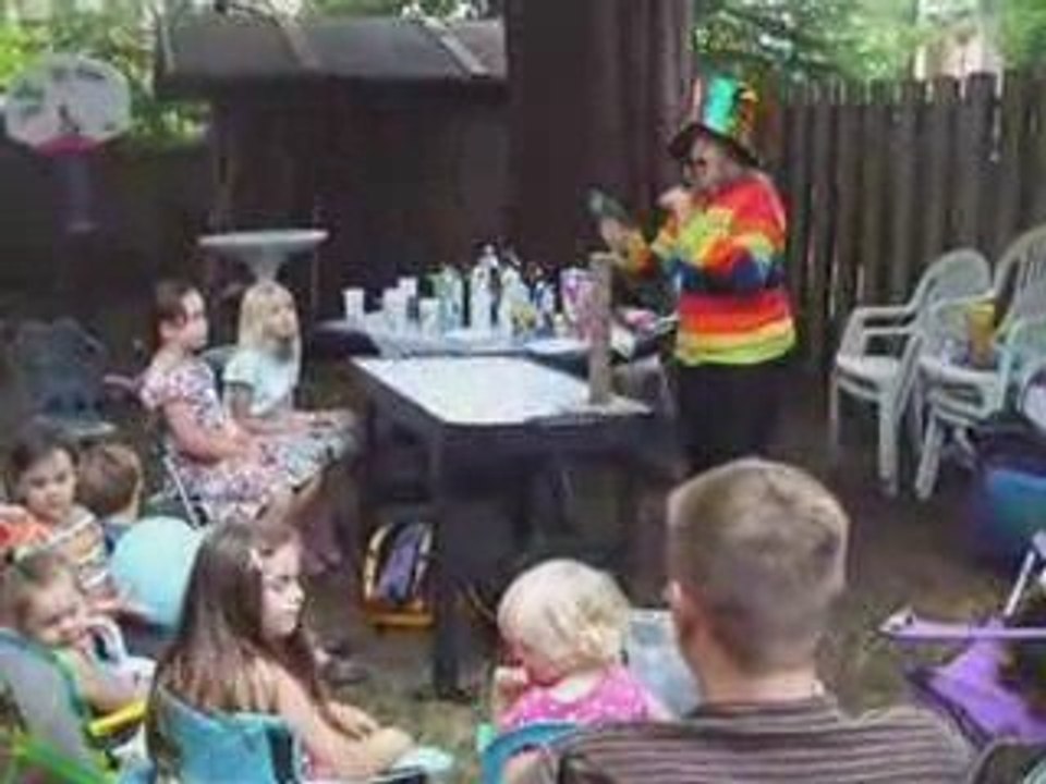 MINIATURE VANCOUVER STILT-WALKER AT KIDS BIRTHDAY PARTY