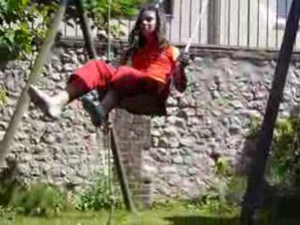 x Leslie / Balançoire x