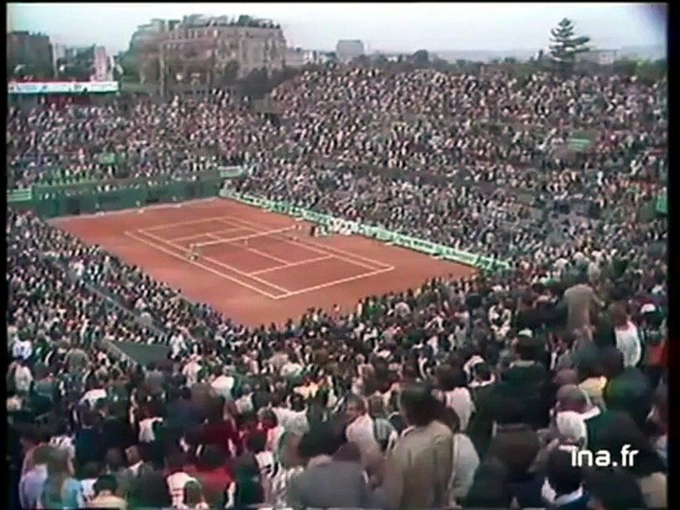 1979 - Johnny Hallyday - Johnny avec Sylvie et David à Roland-Garros dans “Sports Première” (TF1, 10 Juin)