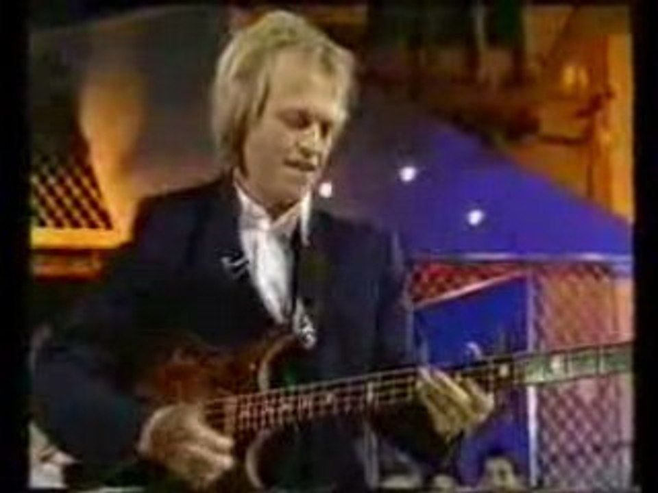 Mark King - Superfast bass solo