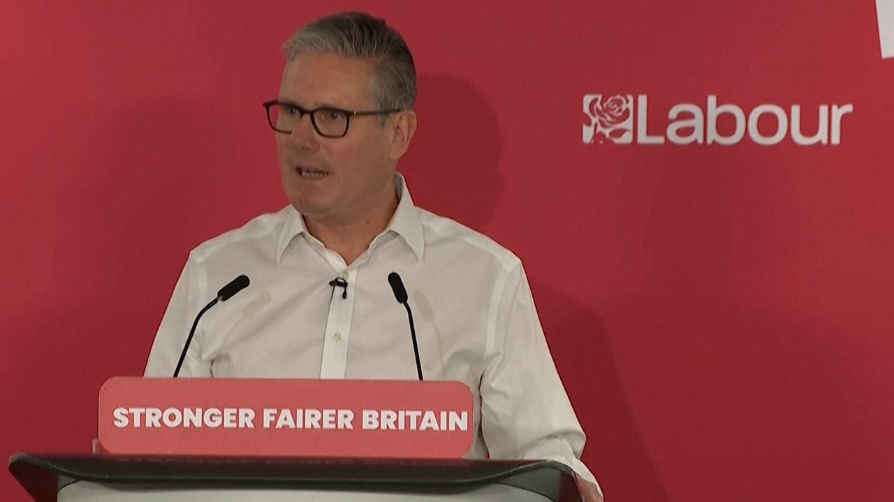 Starmer no dimite para no sumir a Reino Unido "en el caos, como hicieron los conservadores una y otra vez"