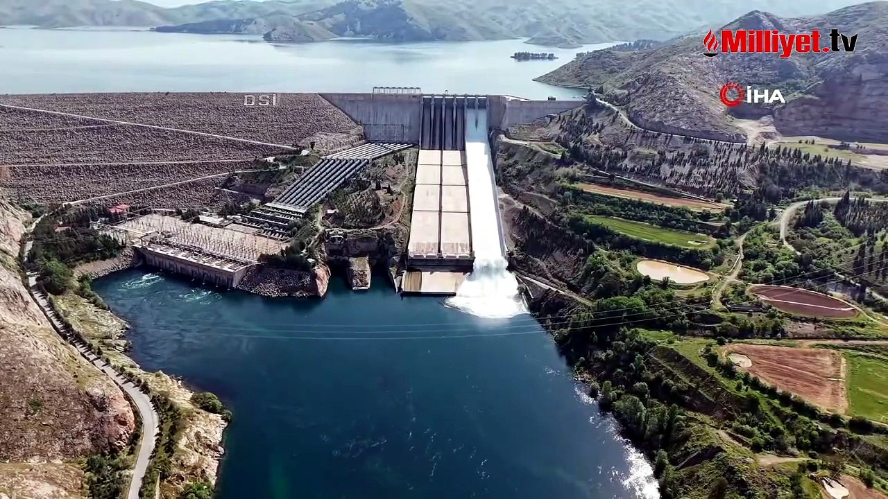 Keban Barajı’nda 7 yıl sonra bir ilk! 6 savak aynı anda açıldı: Vatandaşlar bölgeye akın etti