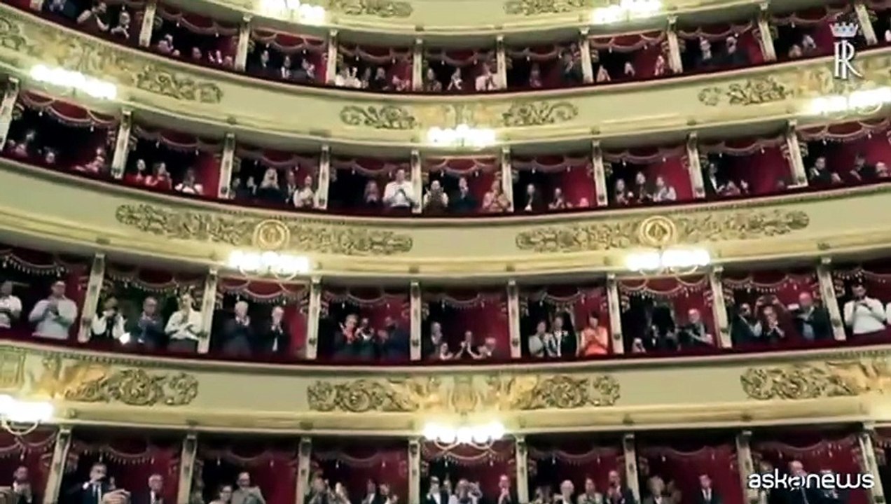 A Milano il lungo applauso della Scala per Mattarella