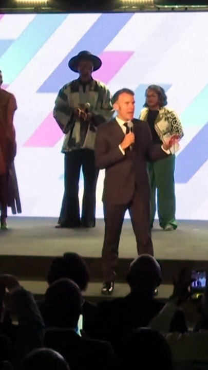 Macron coupe un intervenant en pleine présentation à Nairobi pour exiger le silence 😳