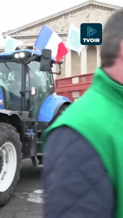 Les agriculteurs manifestent près de Lyon contre le prix des carburants 🚜