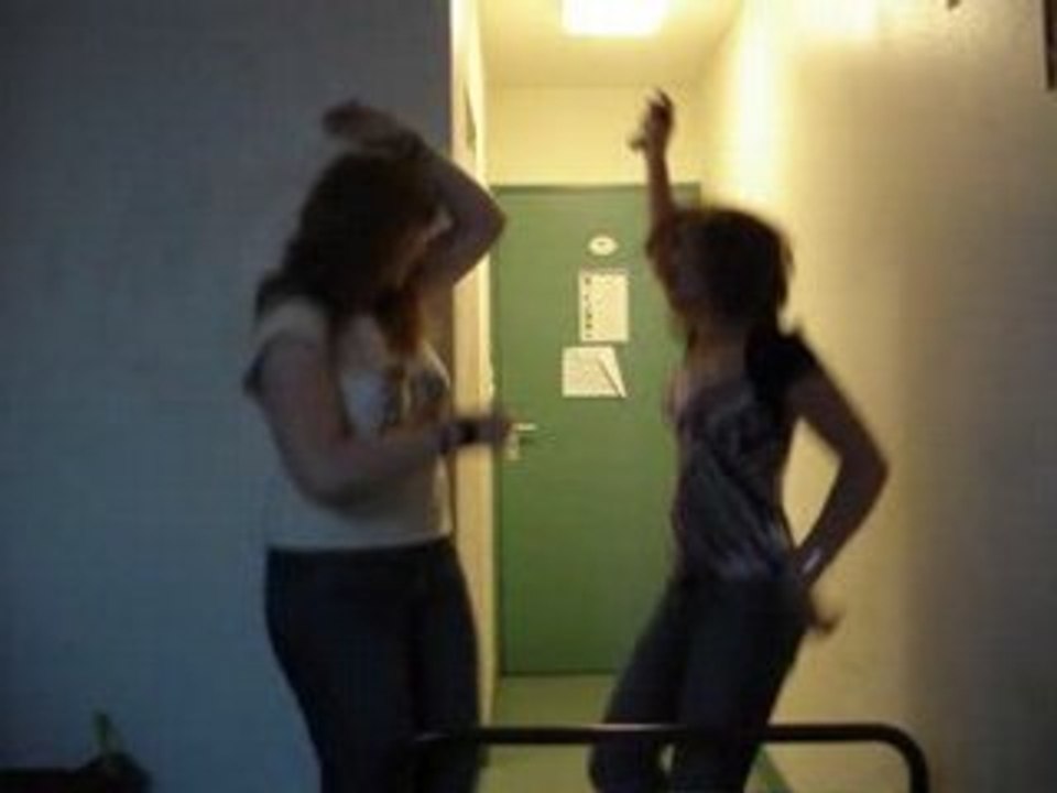 Lorène et moi fesant la baguette de pain