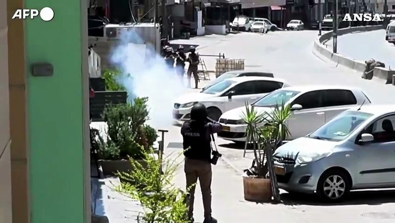 Cisgiordania, l'Esercito israeliano reprime una manifestazione: morto un palestinese