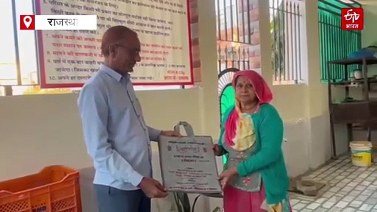 शादी का अनोखा कार्ड बना मिसाल, कपड़े के थैले पर छपवाया निमंत्रण पत्र