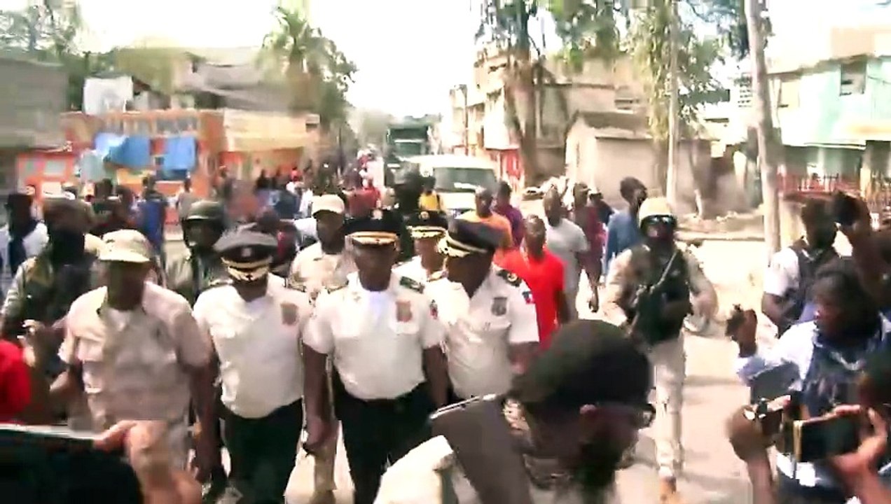 Direktè depatman lwès la Jacques Ader vizite kafou ayopò epi delmas 17 ak 19.