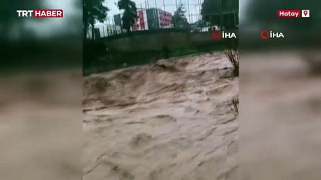 Hatay'da sağanak etkili oldu: Yollar göle döndü evleri su bastı