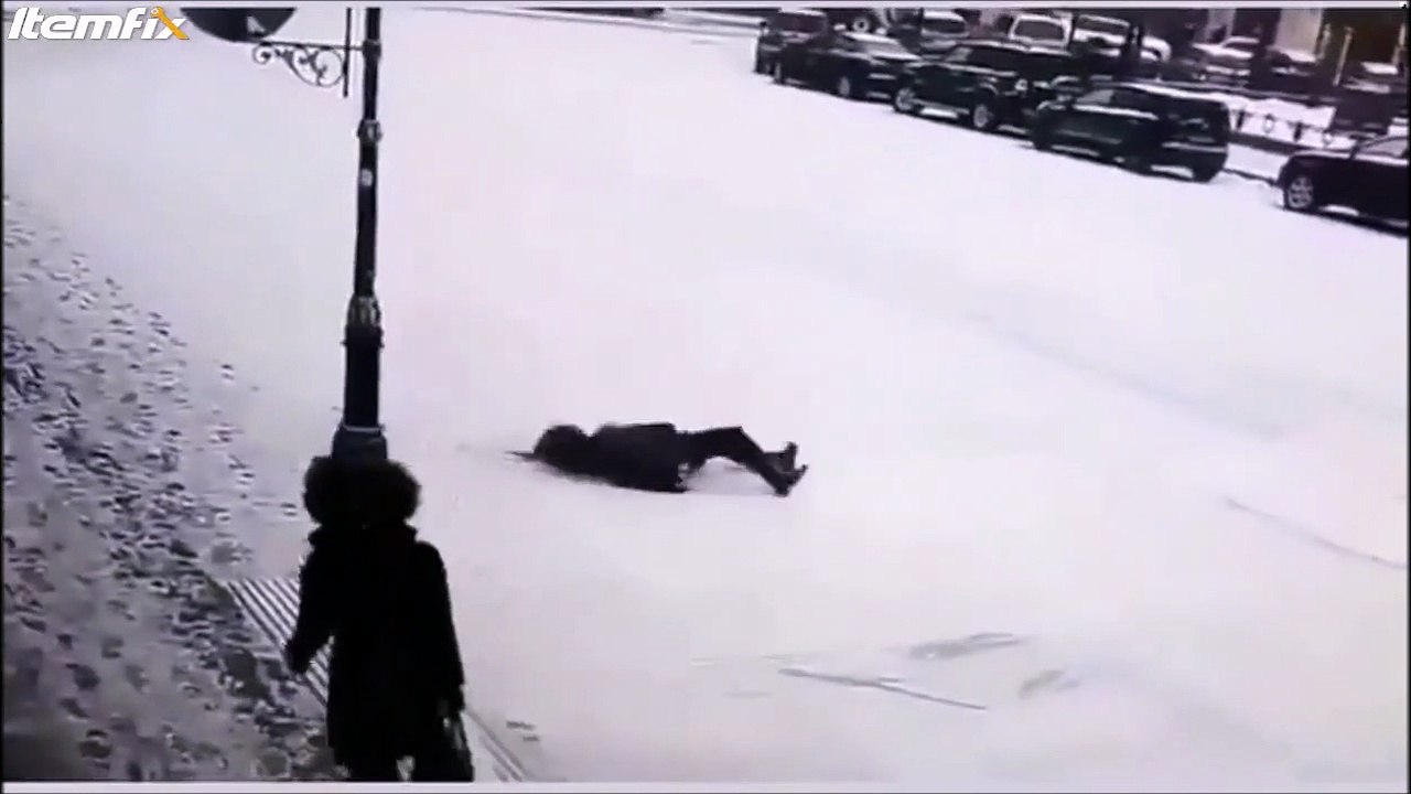 Triple chute sur le verglas... Douloureux