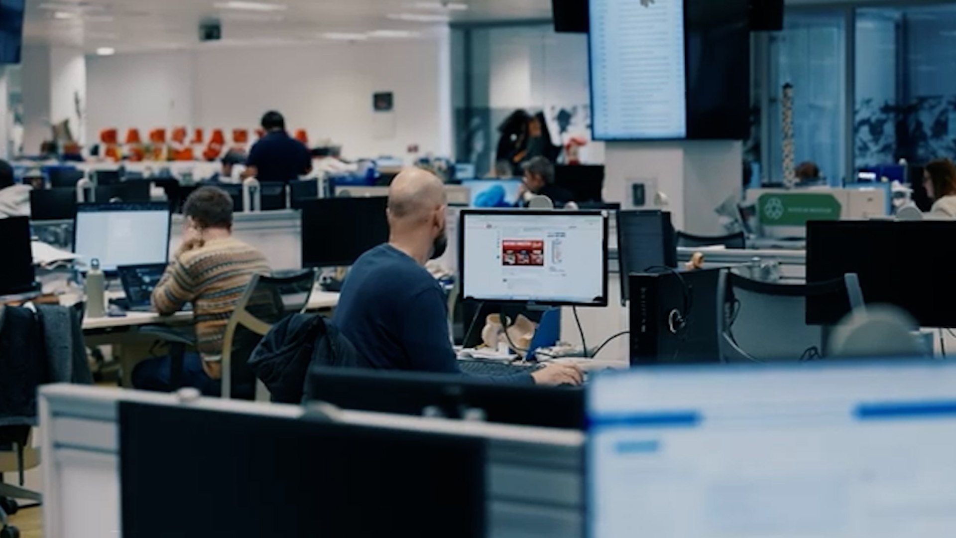 Una formaci�n pr�ctica para aprender periodismo desde dentro de una de las principales redacciones del pa�s. Un programa pensado para quienes quieren contar la realidad con rigor, criterio y las herramientas que exige el periodismo actual. Clases impartidas por profesionales en activo, trabajo real de redacci�n y hasta 9 meses de pr�cticas en EL MUNDO, para vivir el periodismo desde dentro y con experiencia profesional real.