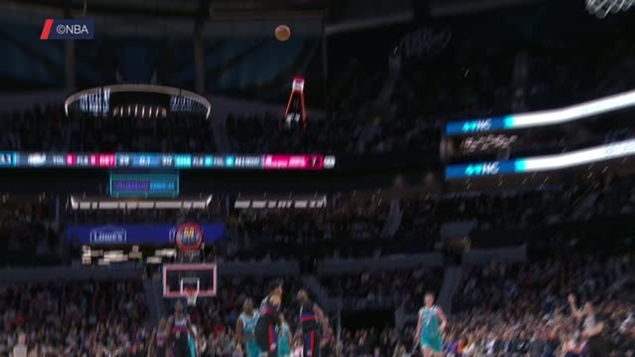 Hornets - L'incroyable buzzer beater de Sion James face aux Pistons