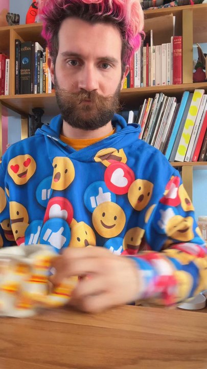 J’ai custom cette tasse en Live sur Twitch ! Je stream tous les mercredis après-midi