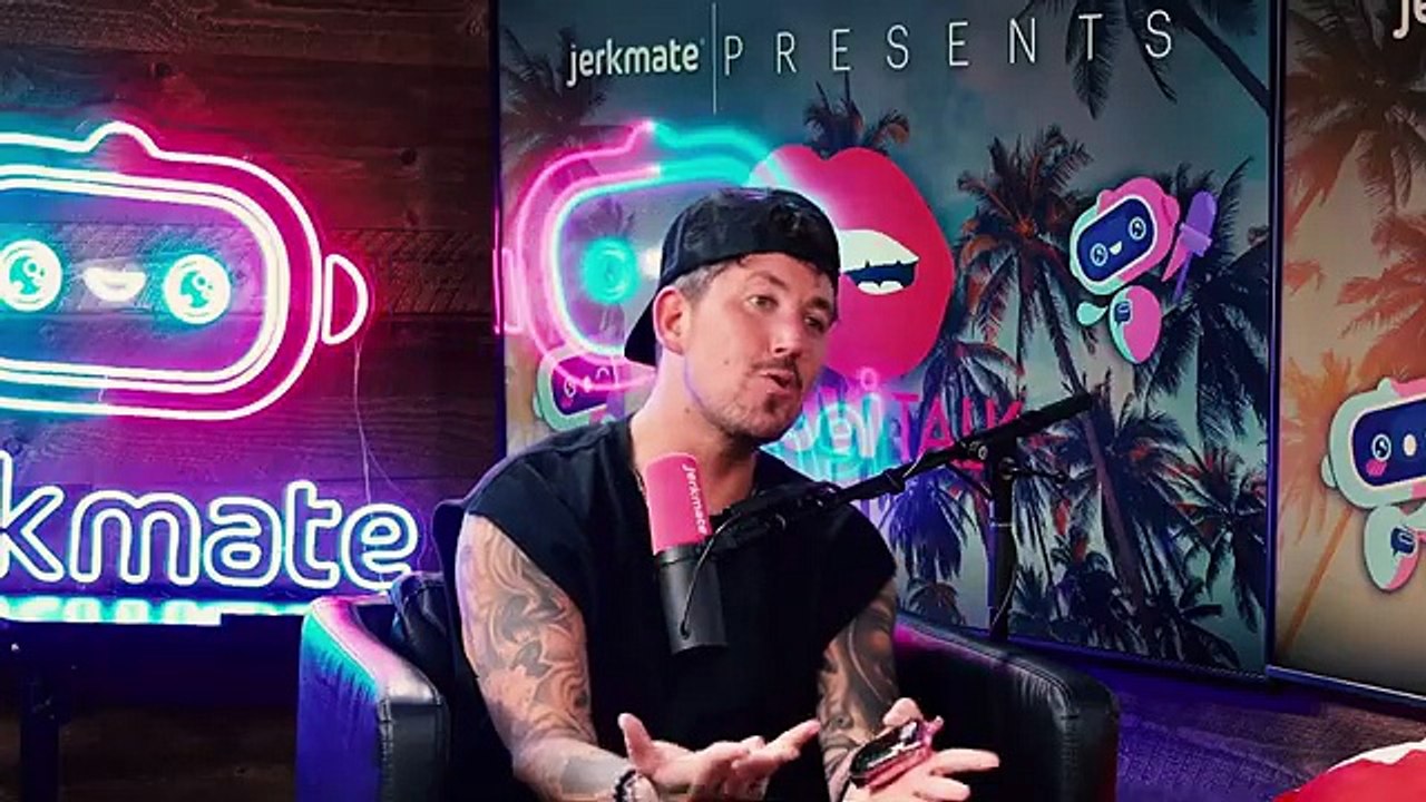 CHARLESTON WHITE SNAPS ON JULIA FILIPPO