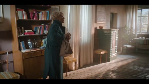 La clip in anteprima di Don Matteo 15 : Cecchini si traveste da maga per amore della moglie