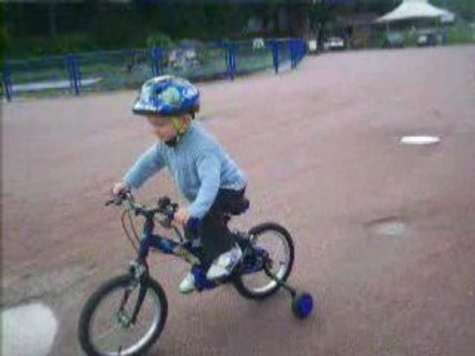 Théo et son nouveau vélo