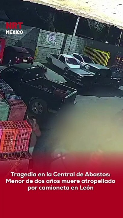 🚨🕊️ Un niño de aproximadamente dos años de edad fall3ció tras ser atrop3llado por una camioneta, presuntamente conducida por su tío, en las inmediaciones de la Central de Abastos de León. Autoridades ya investigan lo ocurrido.