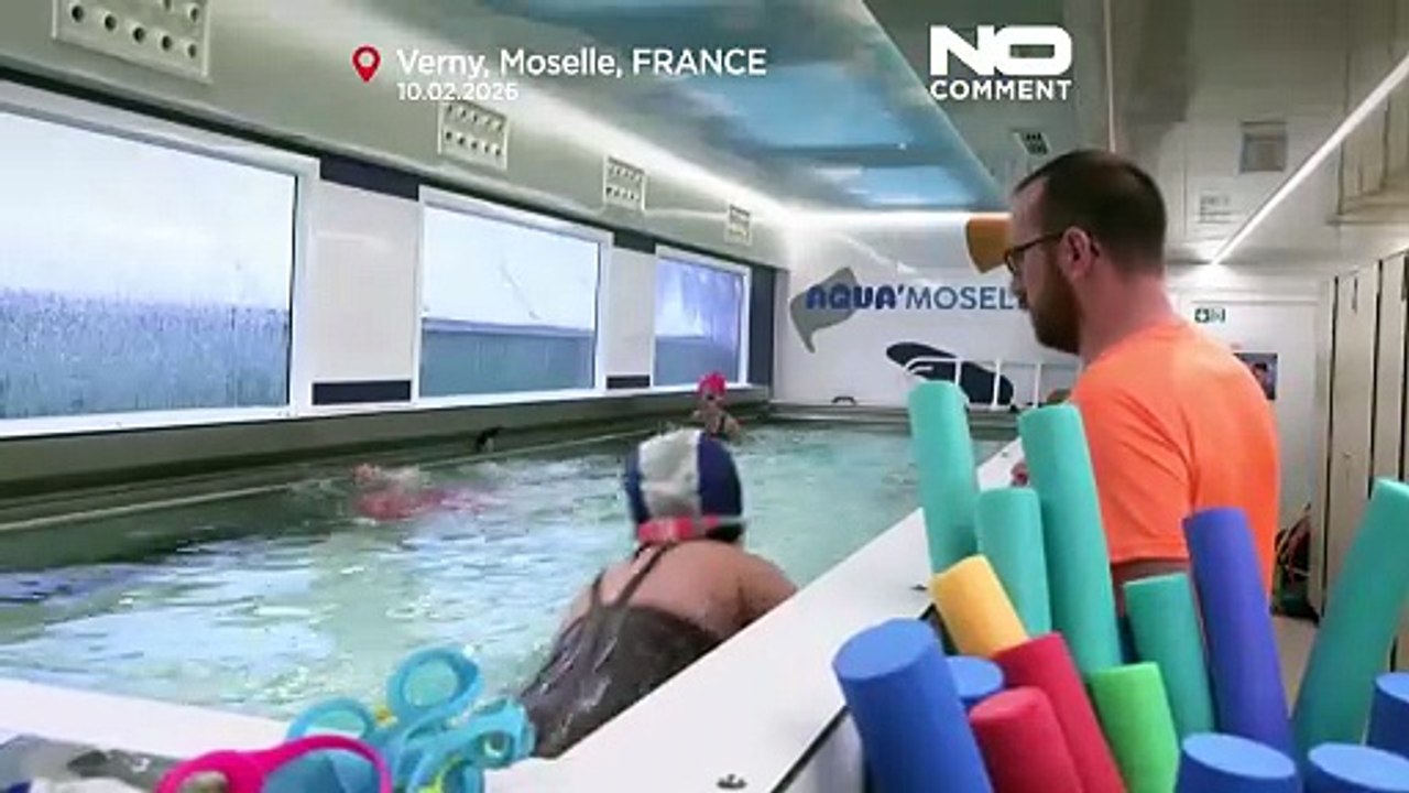 Une piscine mobile apprend à nager aux écoliers des zones rurales