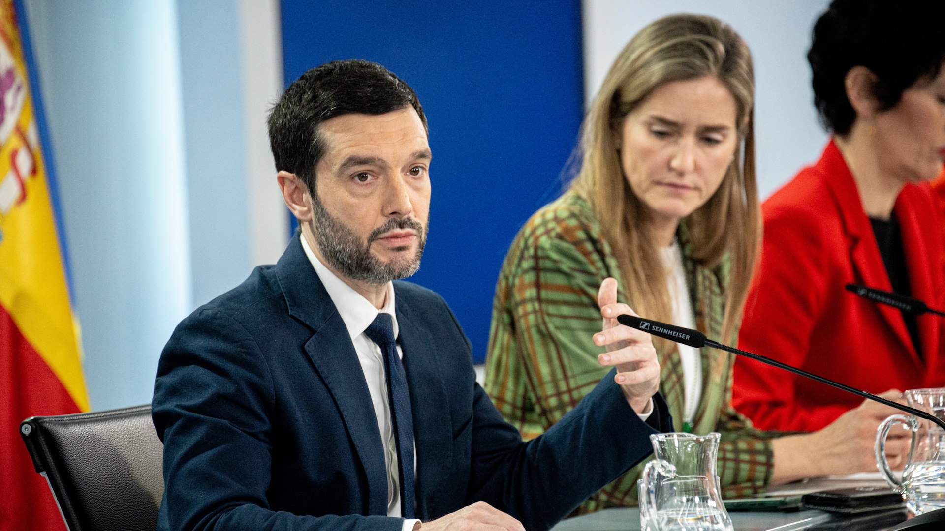 El Consejo de Ministros ha dado luz verde a una renovada Estrategia de Desarrollo Sostenible que proyecta 100 metas cr�ticas para cumplirse en el a�o 2030. Bajo la propuesta del Ministerio de Derechos Sociales, Consumo y Agenda 2030, liderado por Pablo Bustinduy, esta ambiciosa iniciativa busca robustecer el Estado de Bienestar y disminuir dr�sticamente las desigualdades econ�micas en los hogares con menores ingresos.