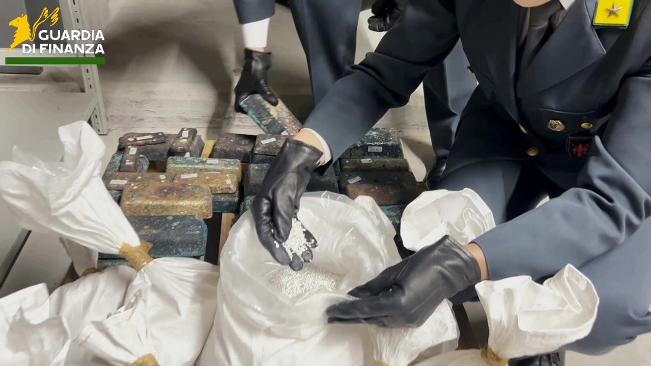 Maxi frode sull'argento puro con fatture false: sequestri per 15 milioni (10.02.26)