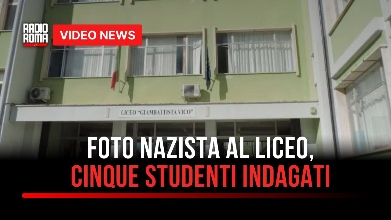 Foto nazista al liceo, cinque studenti indagati