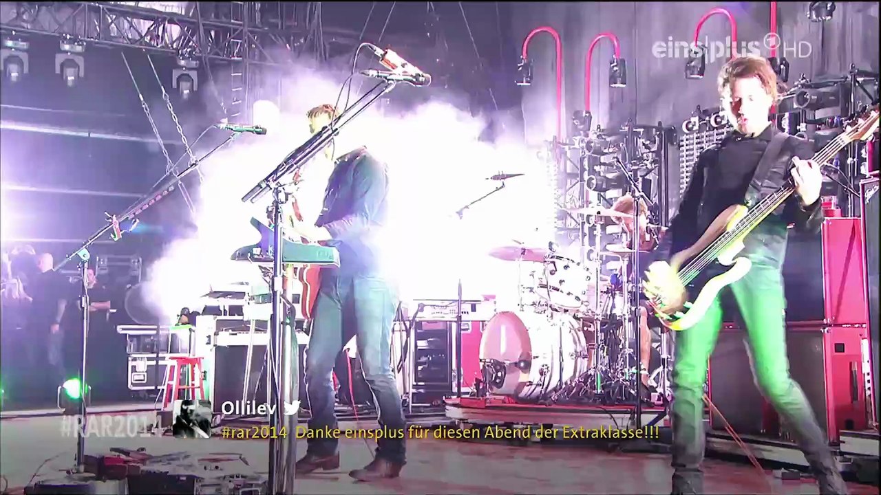 You Think I Ain't Worth a Dollar, but I Feel Like a Millionaire - Queen Of The Stone Age (live)