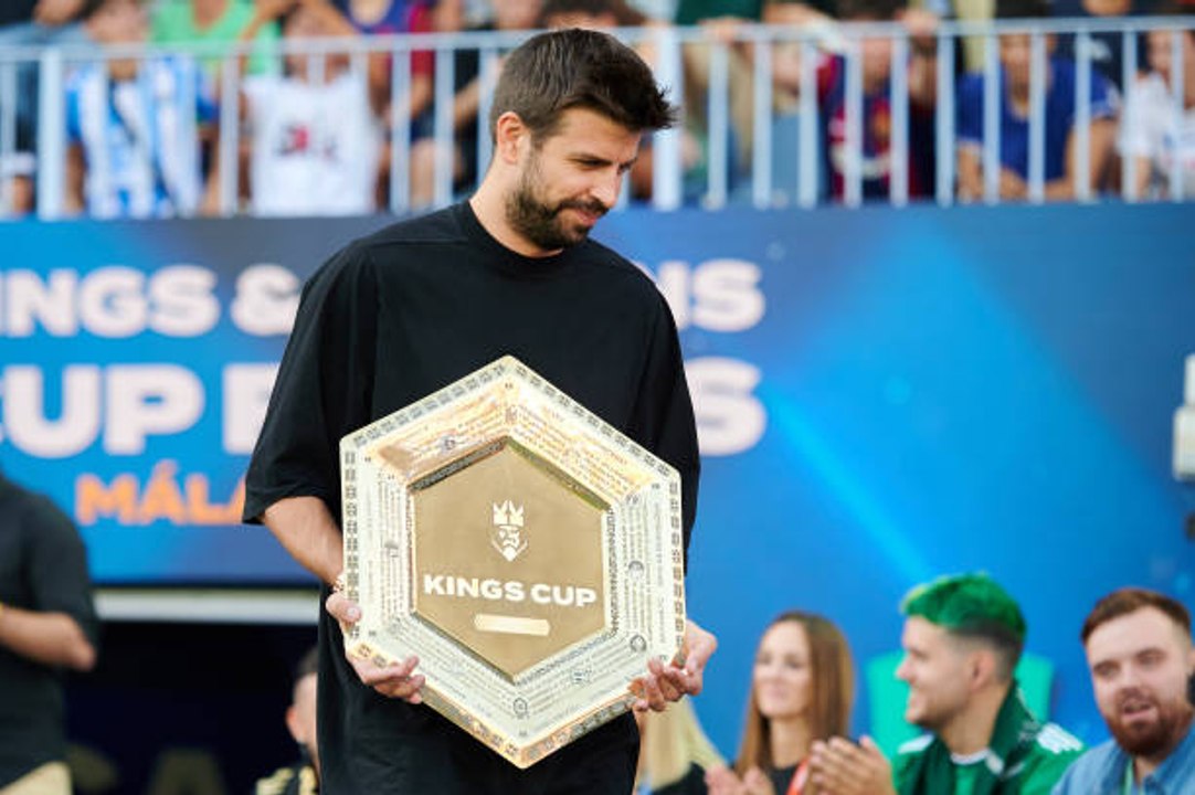 United Strand incontra Piqué: anche il blaugrana fa il tifo per il Manchester e il taglio di capelli