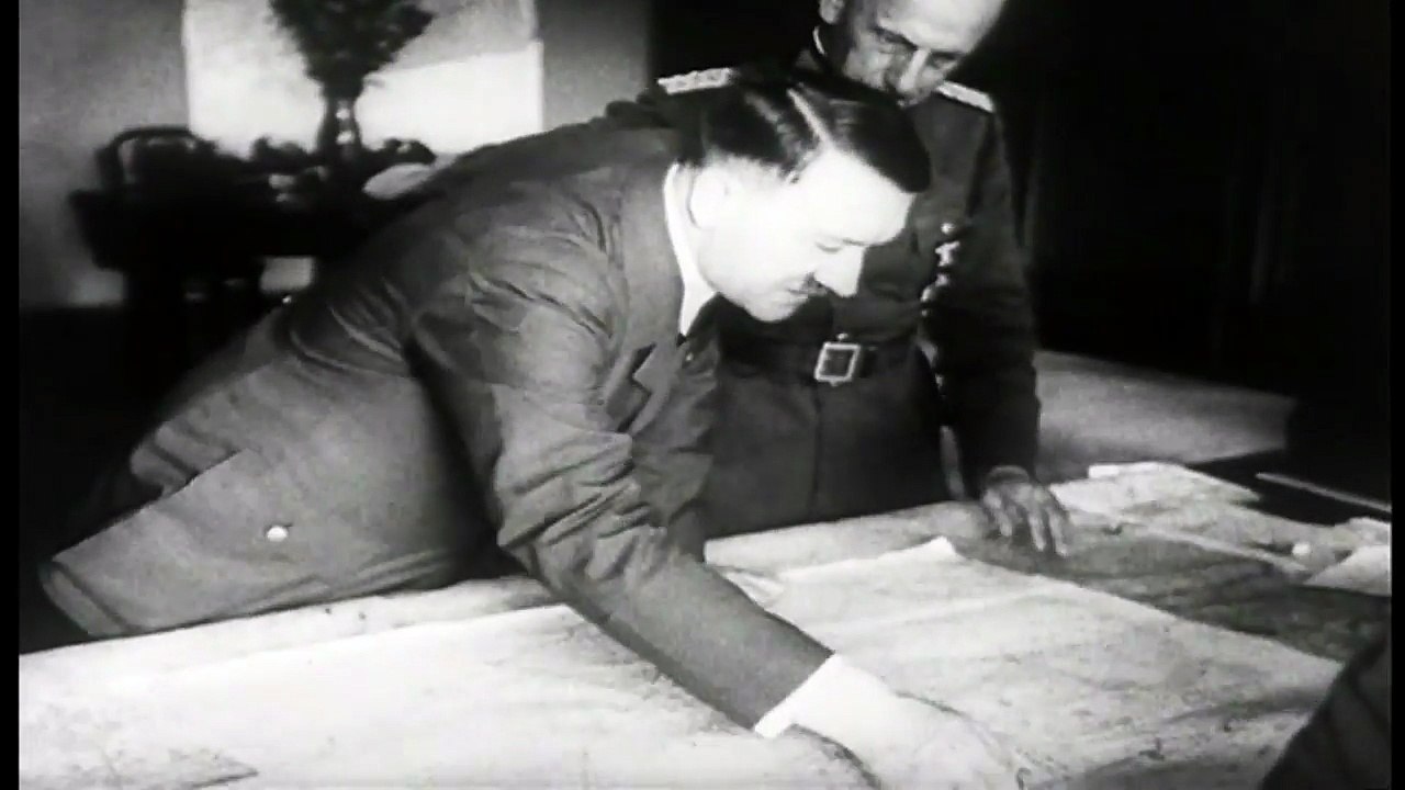 Adolf Hitler Doğu Ordular grubunu denetliyor