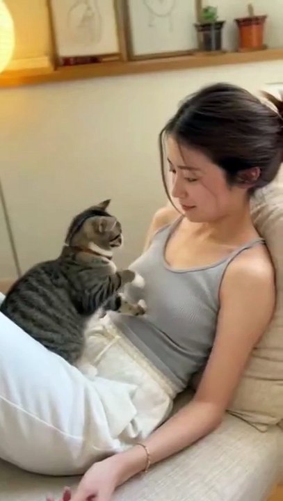 めちゃくちゃ反抗期の猫にチュールをあげたよ😸 #AI #sora2 #sora #chatgpt #AI美女 #AI美女比較