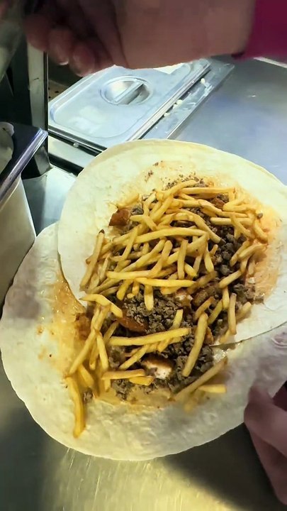 French Tacos 4 Viande & Sauce Gruyère & Frites....