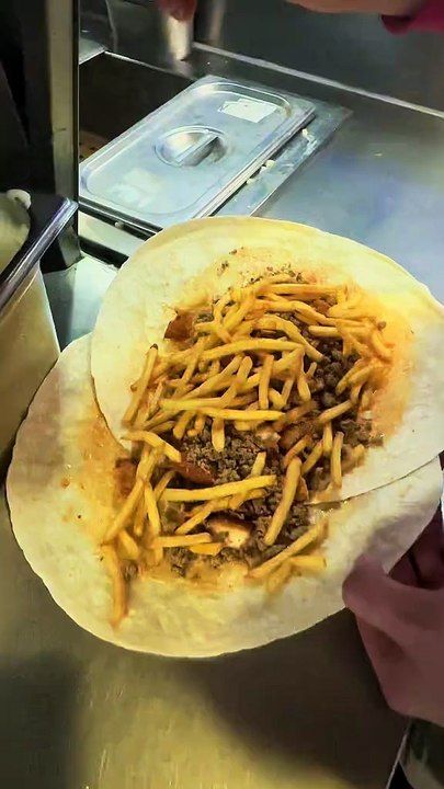 GooD FooD GooD MooD French Tacos Viande & Frites & Sauce Gruyère. #BR3 #Tacos #Foodie #Foodlover #Halal