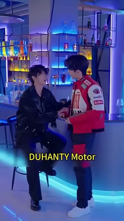 Unexpectedly living with handsome roommate, I fell in love with his gentleness!