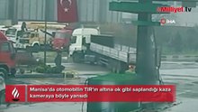 TIR'ın altına ok gibi saplandı! Feci kaza...
