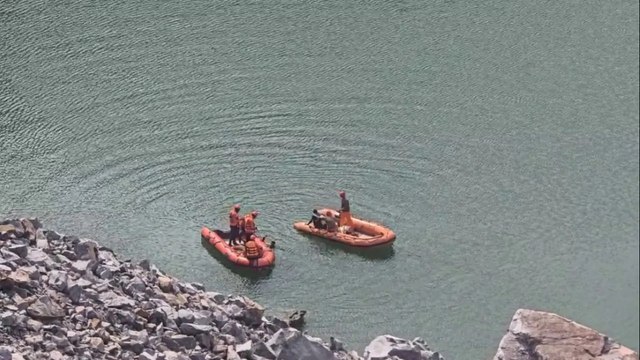 Alwar News: पोकलेन मशीन निकालने के बाद ऑपरेटर की तलाश जारी