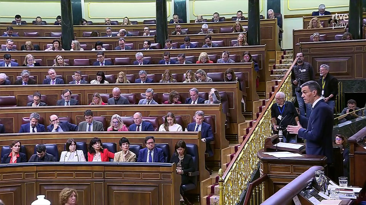 Pedro Sánchez pisotea a las 46 víctimas de la tragedia de Adamuz para presumir de un sistema ferroviario seguro
