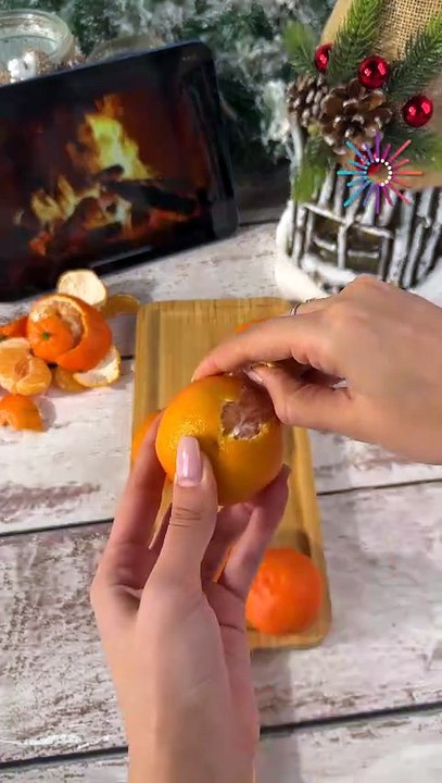 A festive wreath that smells like magic🍊✨