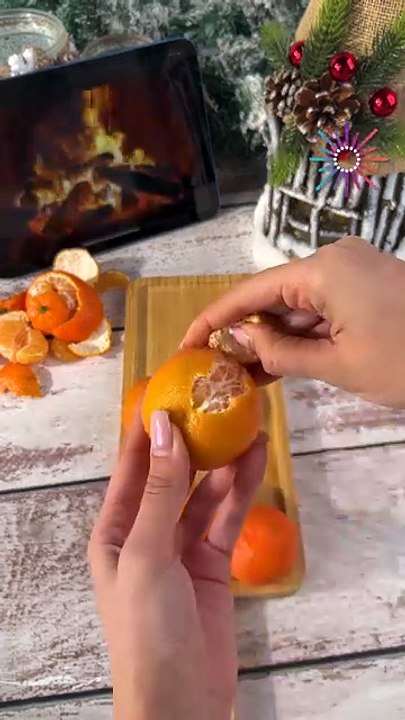 A festive wreath that smells like magic🍊✨